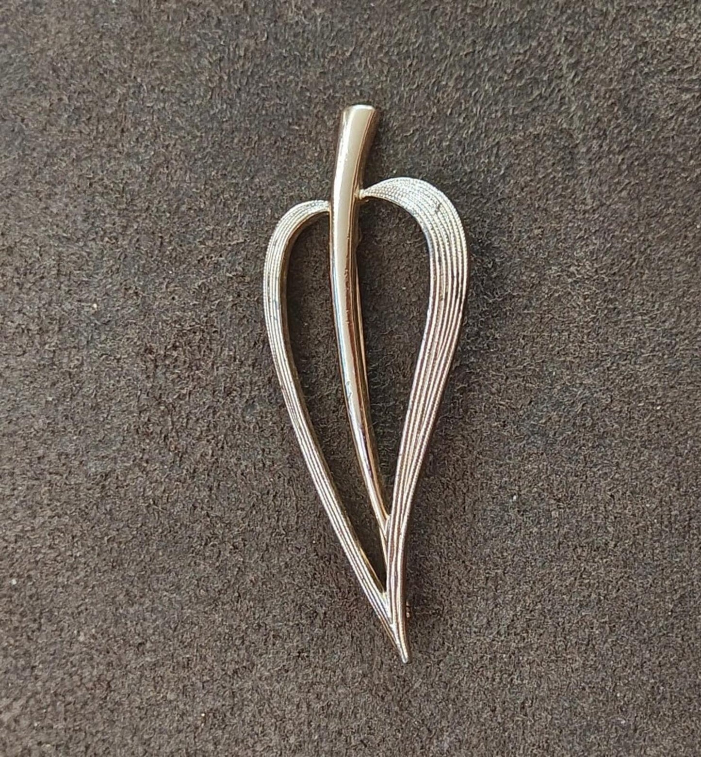 1960s Signed Sarah Coventry "Simplicity" Open Leaf Brooch