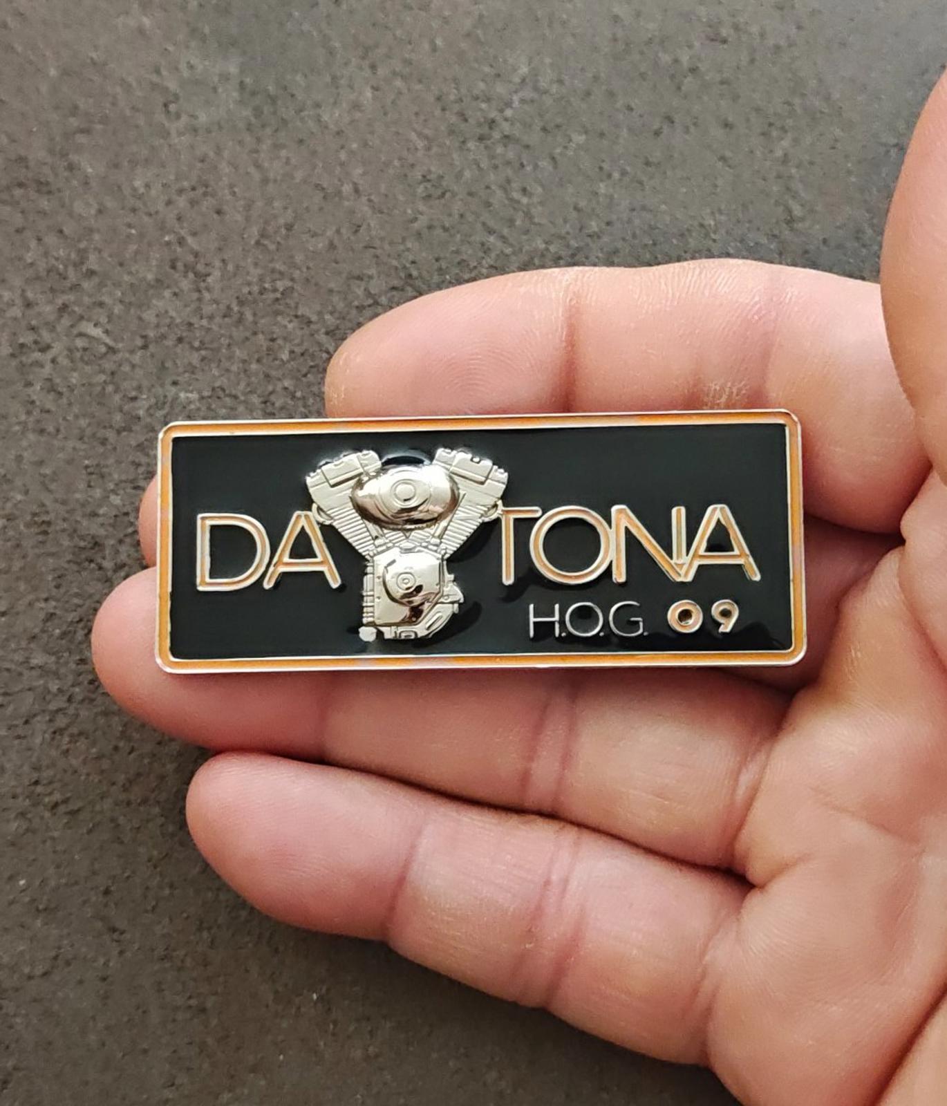2009 Harley-Davidson Owners Group (H.O.G.) Daytona Silver Tone Enamel Pin