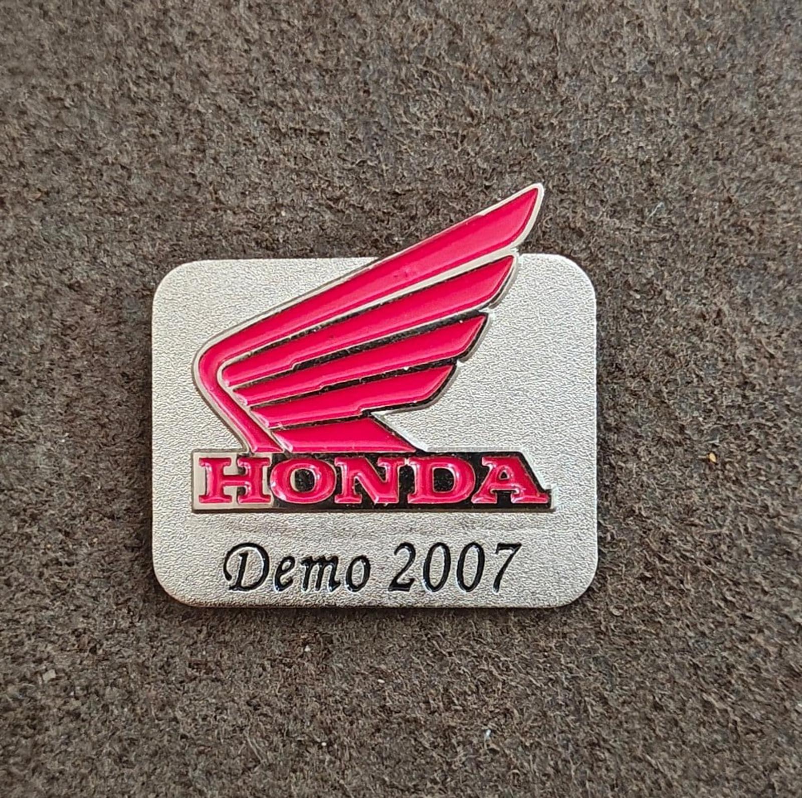 Silver-tone Honda Demo 2007 enamel pin centered view showing red wing and “Demo 2007”