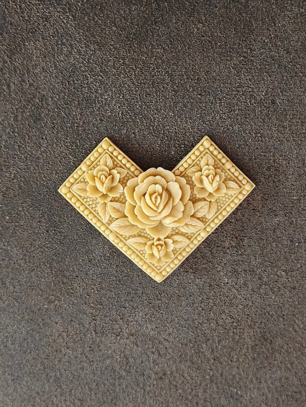1930s/40s Molded Celluloid Floral V-Brooch Pin
