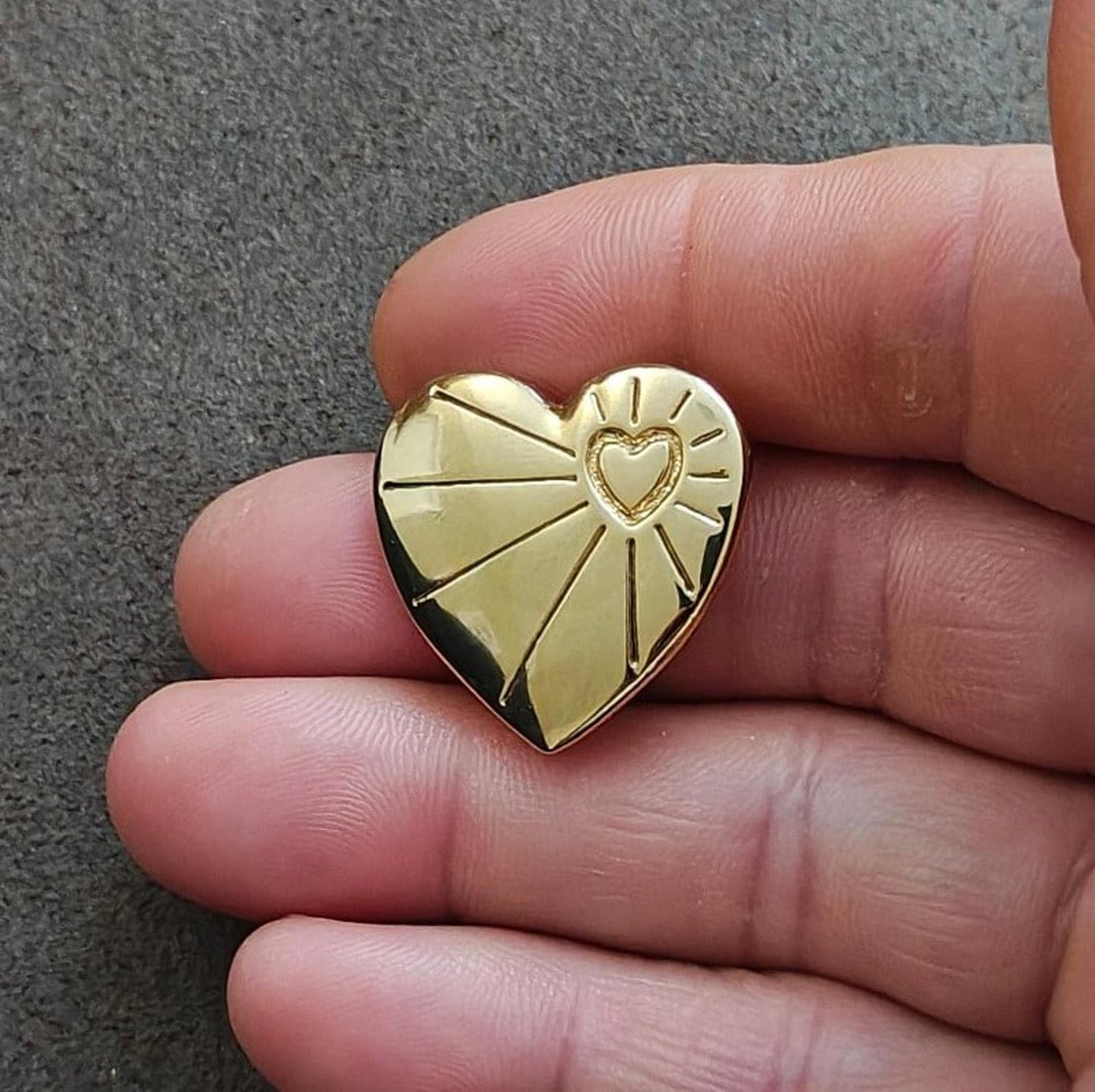 1990s Vintage Collectable Variety Club Gold Tone 3D Heart Pin Brooch