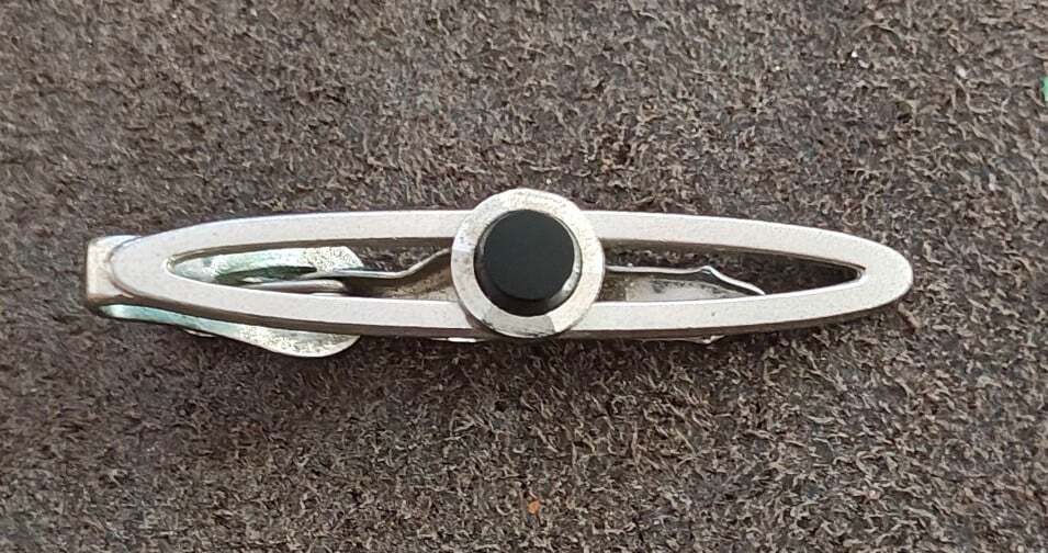 1950s/60s Swank Open Frame With a Circular Black Onyx Stone Center Tie Clip