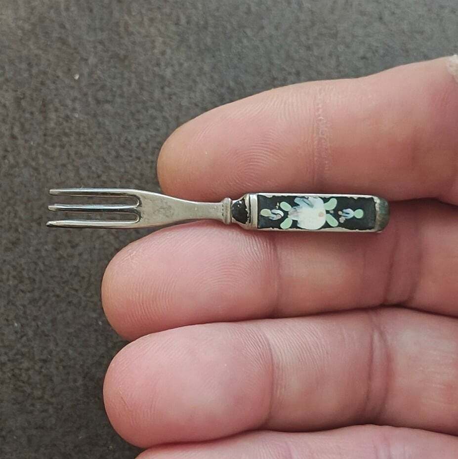 1930s/40s Miniature Silver Tone Fork With Floral Enamel Brooch Pin.