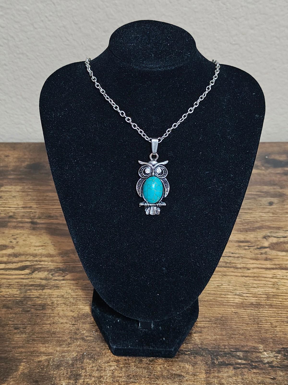 Silver Tone Faux Turquoise Stone Pendant Necklace