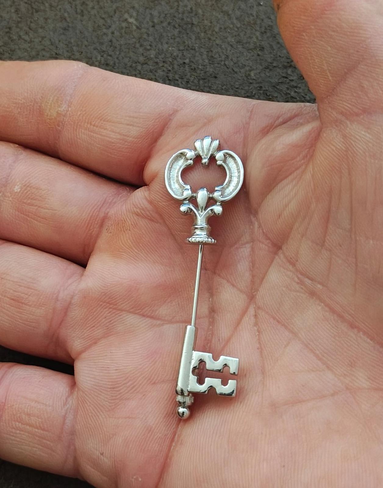 1970s Signed Avon Skeleton Key Stick Pin