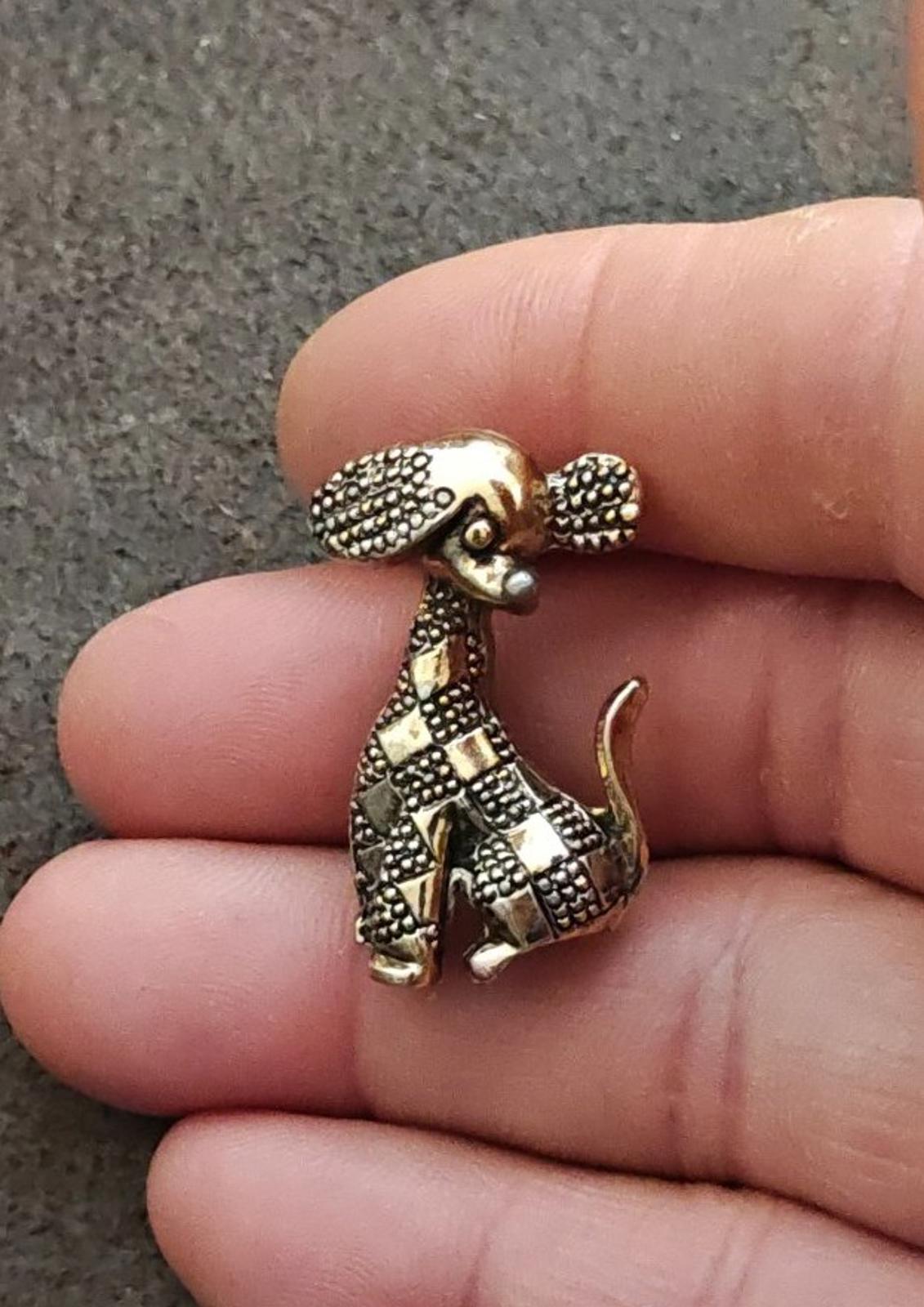 1950s/60s Textured Gold Tone Patchwork Dog Brooch