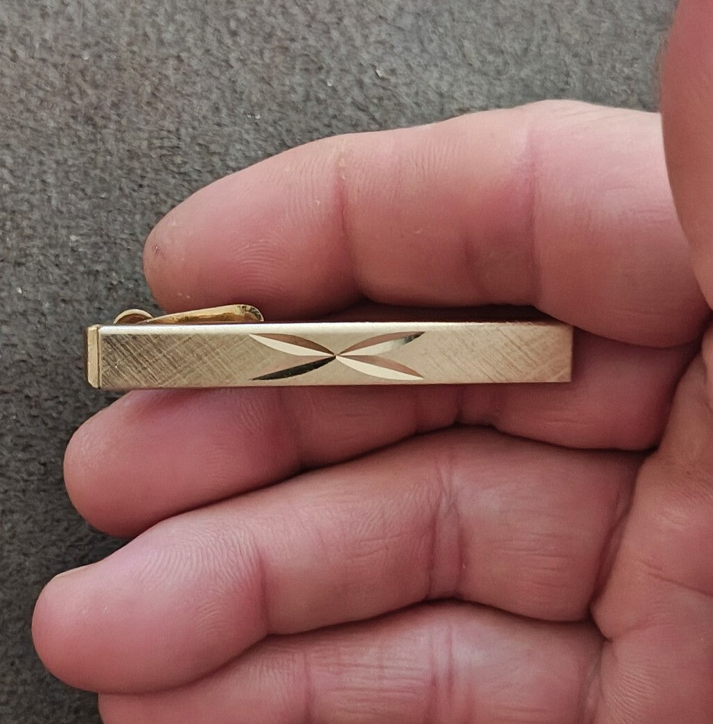 1950s/60s Swank Gold Tone Atomic Starburst Diamond Cut Design Tie Bar/Tie Clip