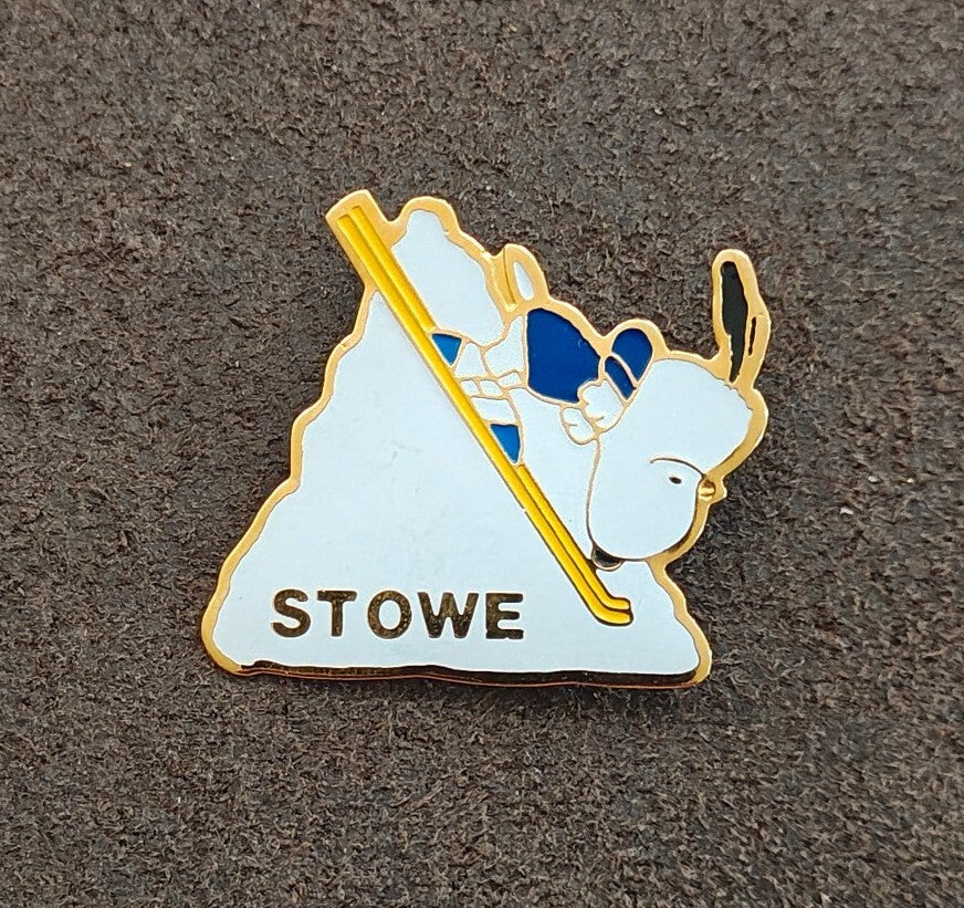 1970s Peanuts Snoopy Stowe Vermont Gold Tone Enamel Ski Pin