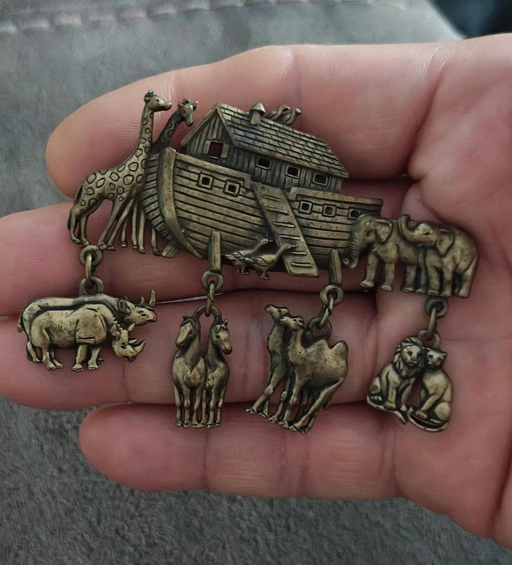 Gold Noah’s Ark dangle brooch pin with giraffes, elephants, and two standing animals