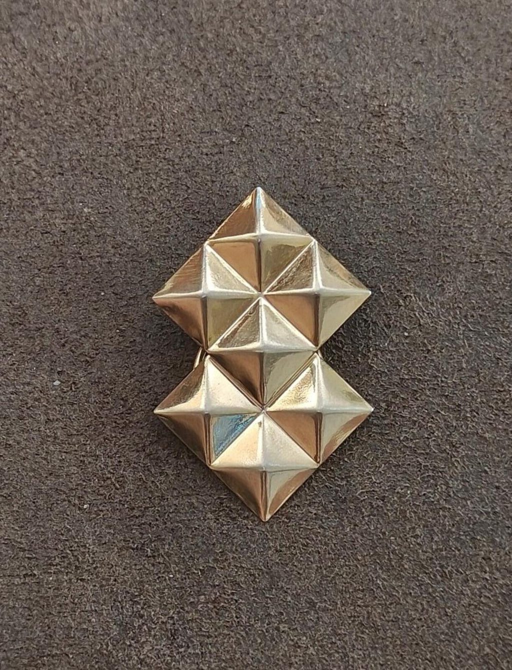 1950s Gold Tone Scarf Clip Featuring a Distinctive Geometric Pyramidic Design