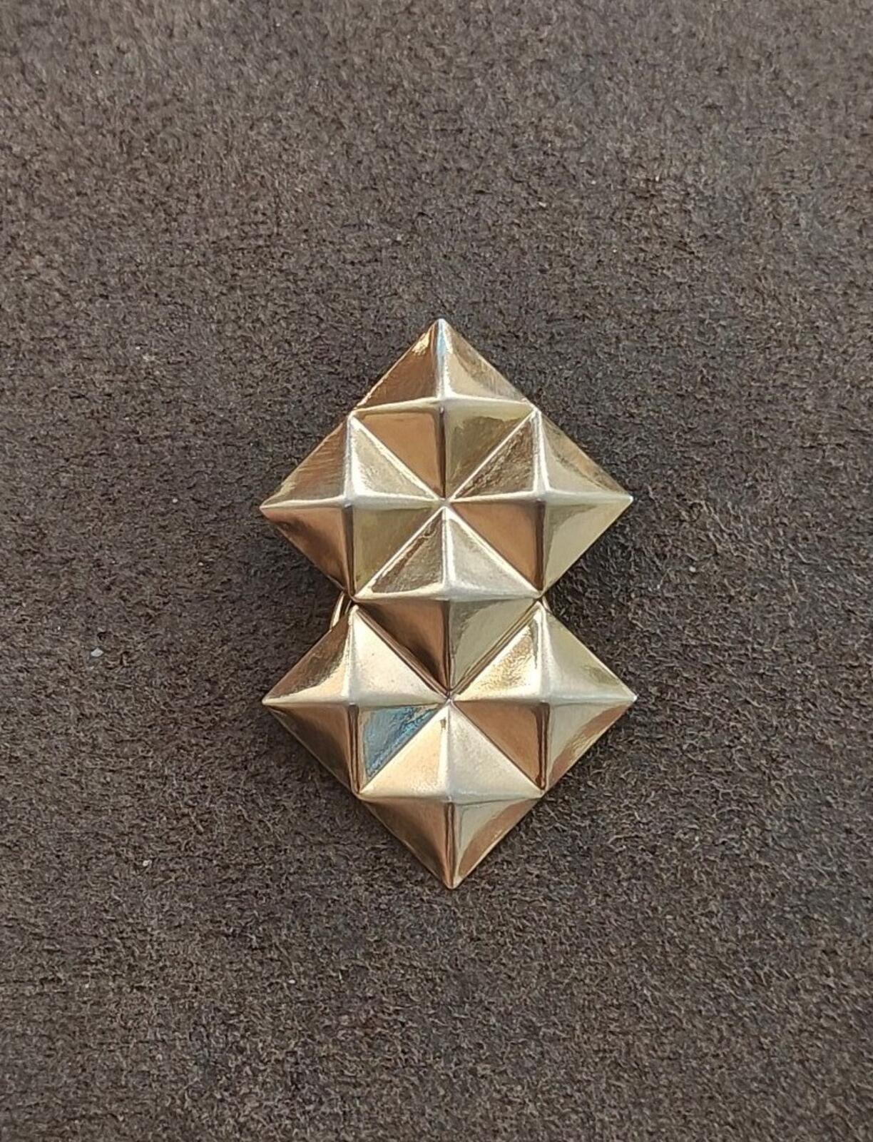 1950s Gold Tone Scarf Clip Featuring a Distinctive Geometric Pyramidic Design