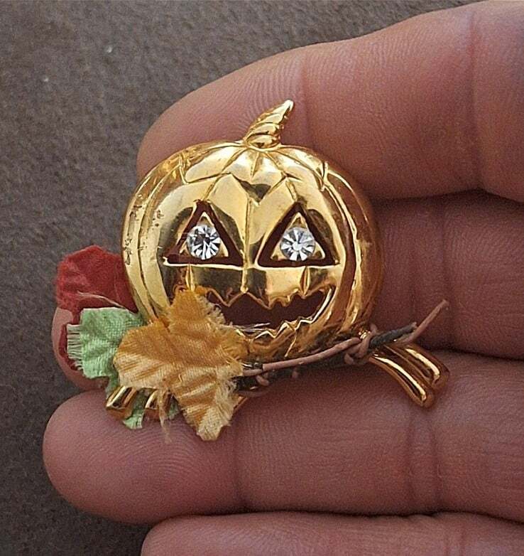 90s Avon Gold Tone Fall Jack-o-lantern Pumpkin Face Pin Brooch