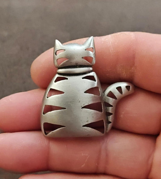 1980s Signed JJ (Jonette Jewelry) Pewter Cat Brooch