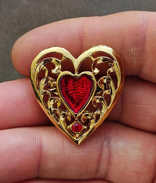 80s Gold Tone Art Deco Style With Red Enamel Heart In The Center Brooch