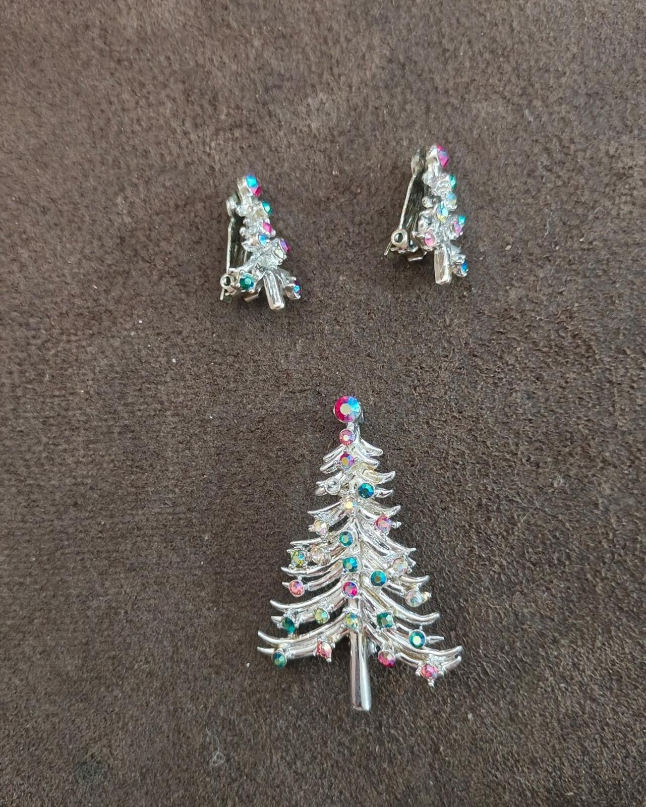 1960s Dodds Multi-Color Rhinestone Christmas Tree Brooch & Matching Earring Set