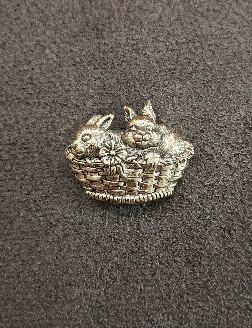 1990 Avon Basket of Love Featuring Two Bunnies In a Basket Gold Tone Brooch