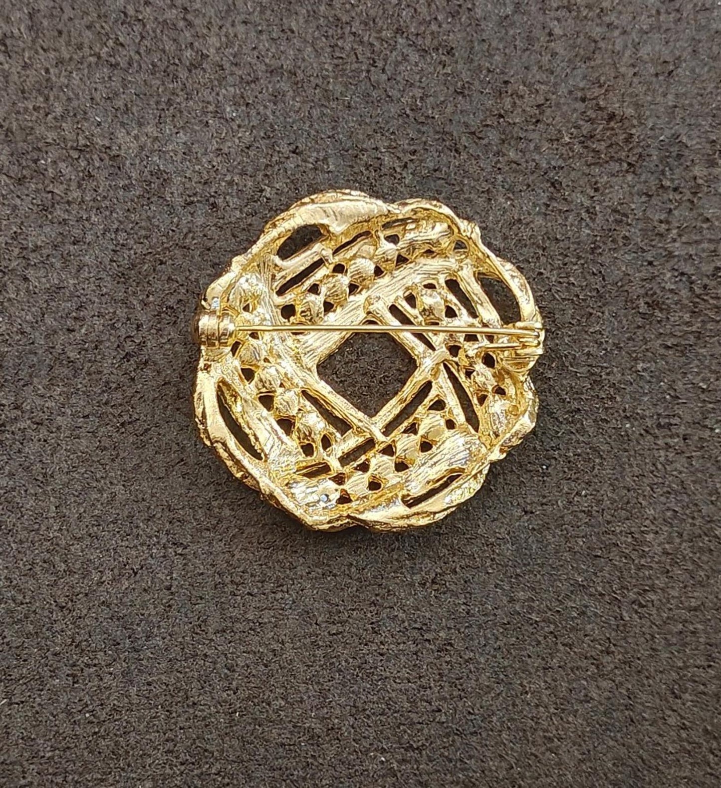 1980s Victorian Style Gold Tone With Small Faux Pearls Brooch