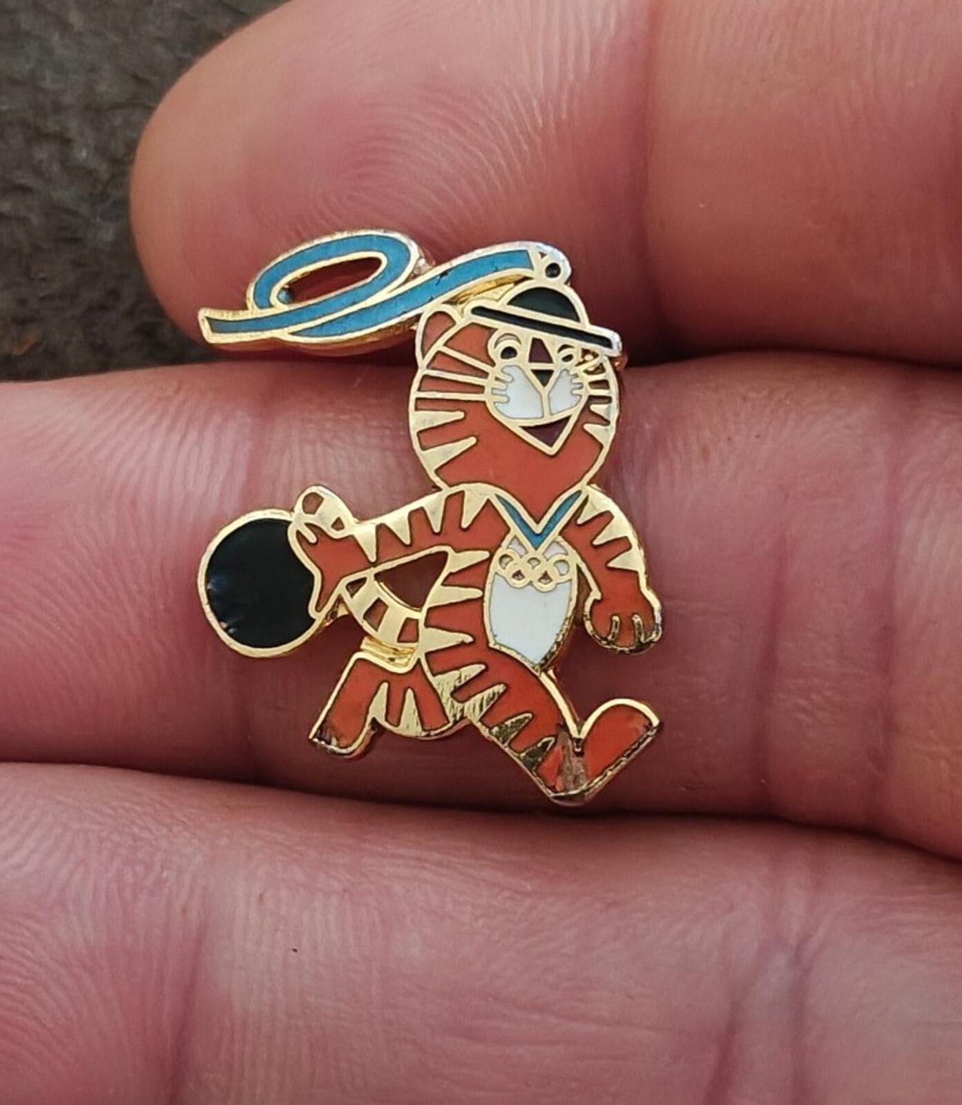 1988 Seoul Summer Olympics Gold Tone Enamel Pin
