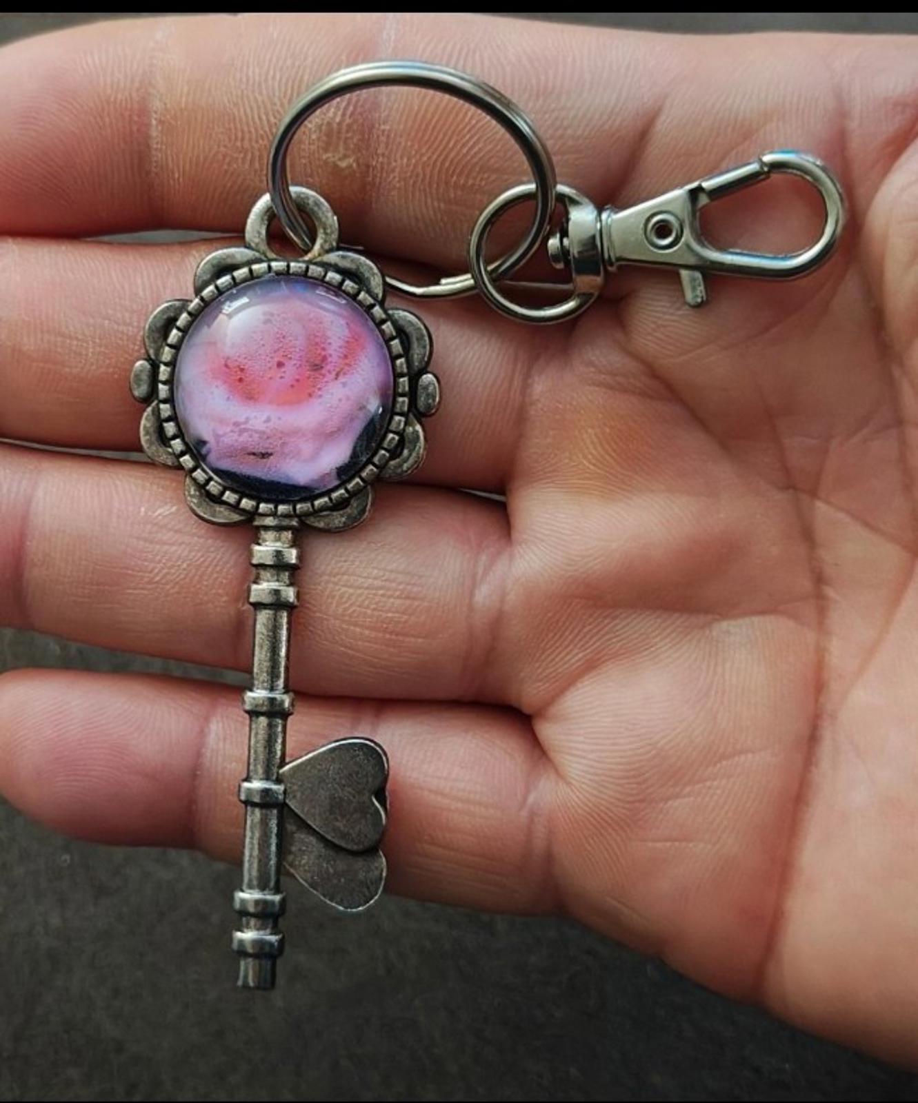 Vintage Style Skeleton Key Keychain With a Pink and White Rose Cabochon Pendant