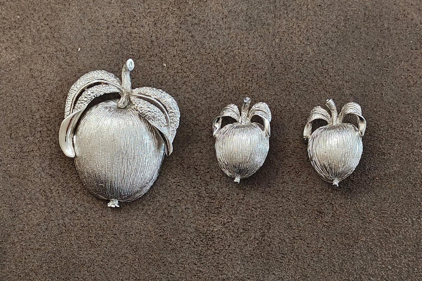 1961 Vintage Sarah Coventry ADAM'S DELIGHT Apple Brooch Pin and Earrings Set