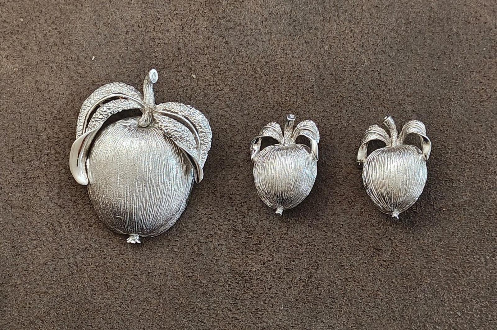 1961 Vintage Sarah Coventry ADAM'S DELIGHT Apple Brooch Pin and Earrings Set
