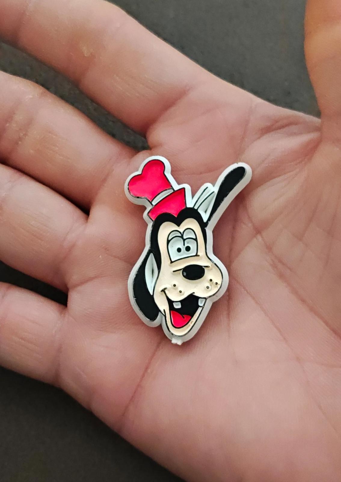 1970s/80s Rare Walt Disney Productions Goofy Plastic Pin
