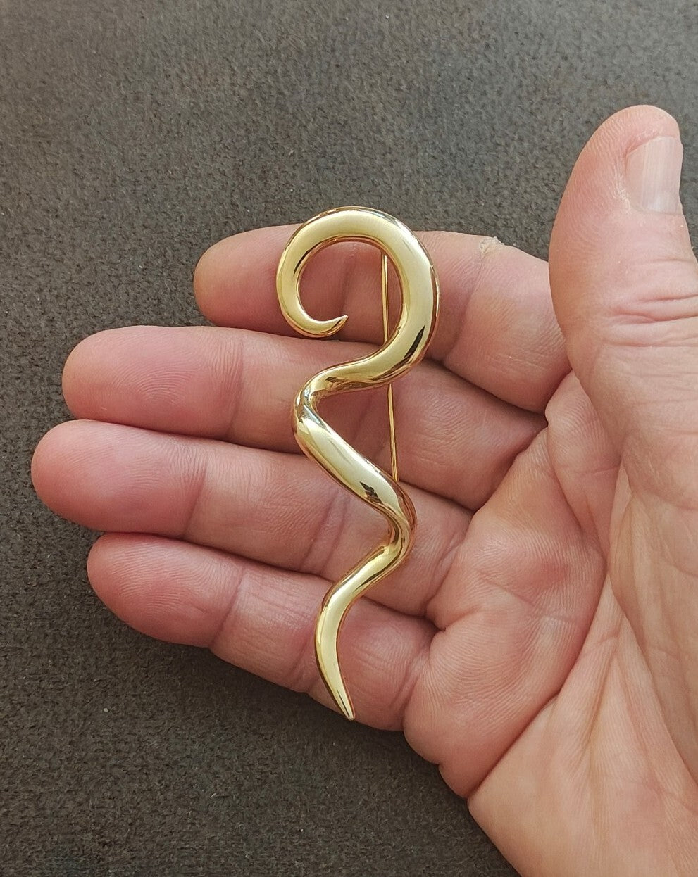 1980s Gold Tone Abstract/Swirl/Modernist Squiggle Brooch Pin.