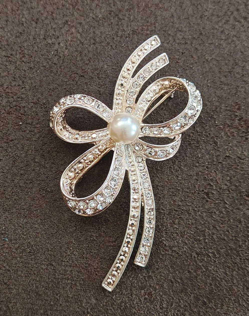 1980s Silver Tone Ribbon Bow With Clear Rhinestones & Large Faux Pearl Brooch