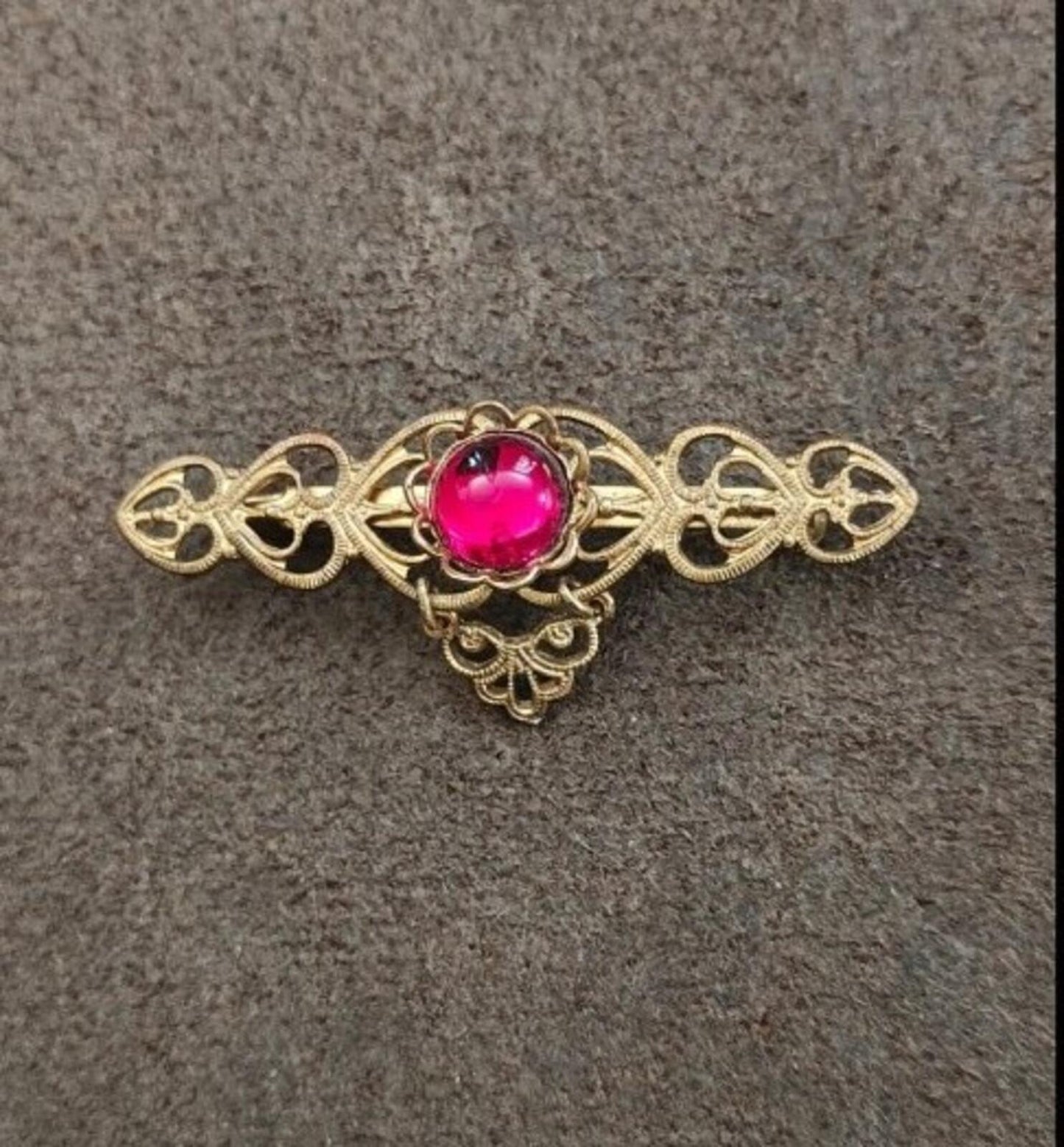 1960s/70s Goldtone Open Sideways Hearts With Center Red Jelly Cabochon Brooch