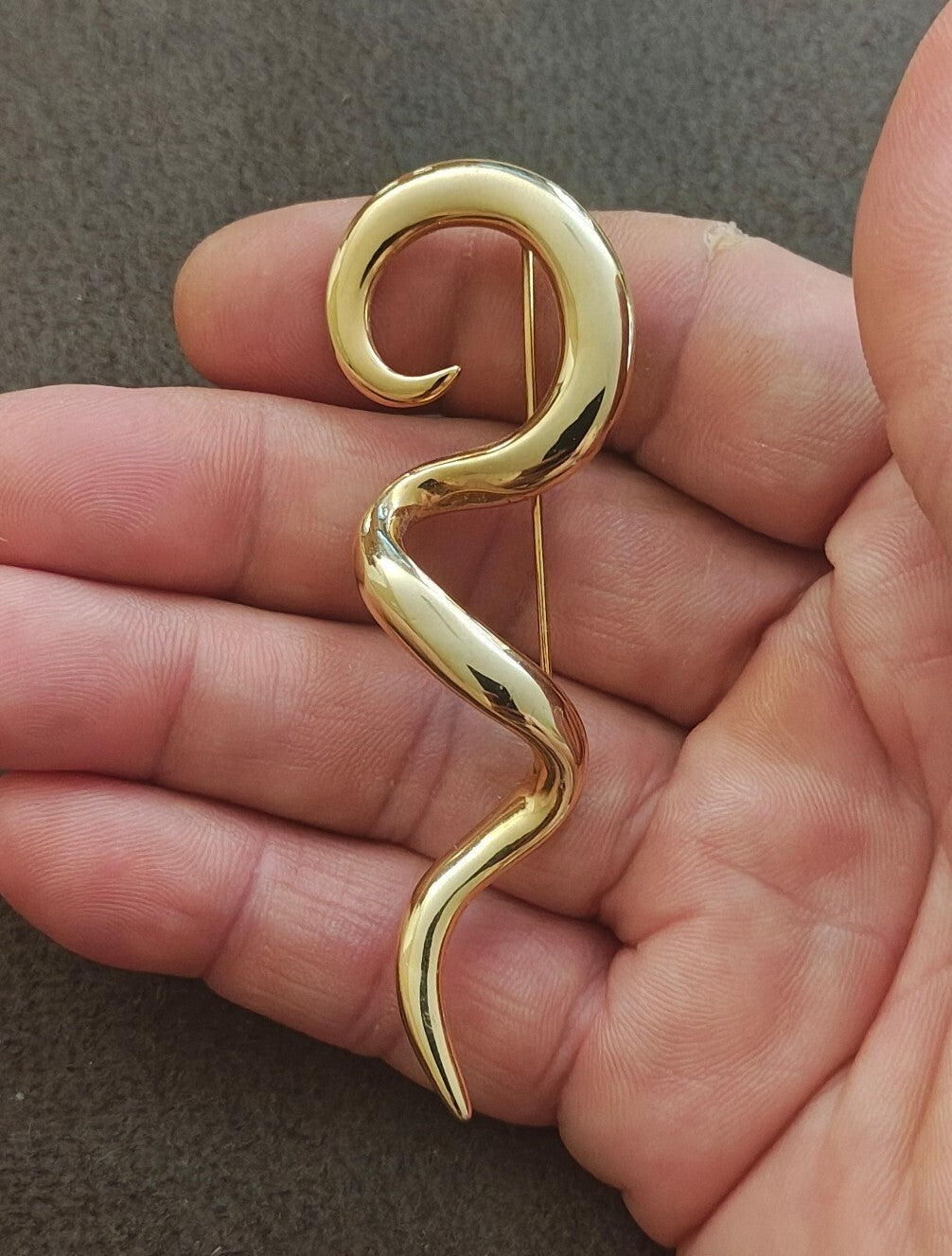 1980s Gold Tone Abstract/Swirl/Modernist Squiggle Brooch Pin.