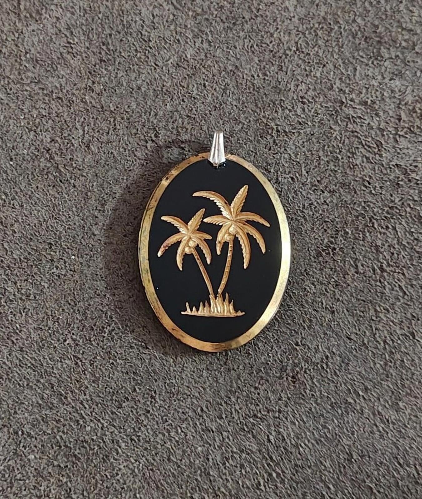 1980's Palm Trees On German Glass Intaglio Gold Tone Pendant