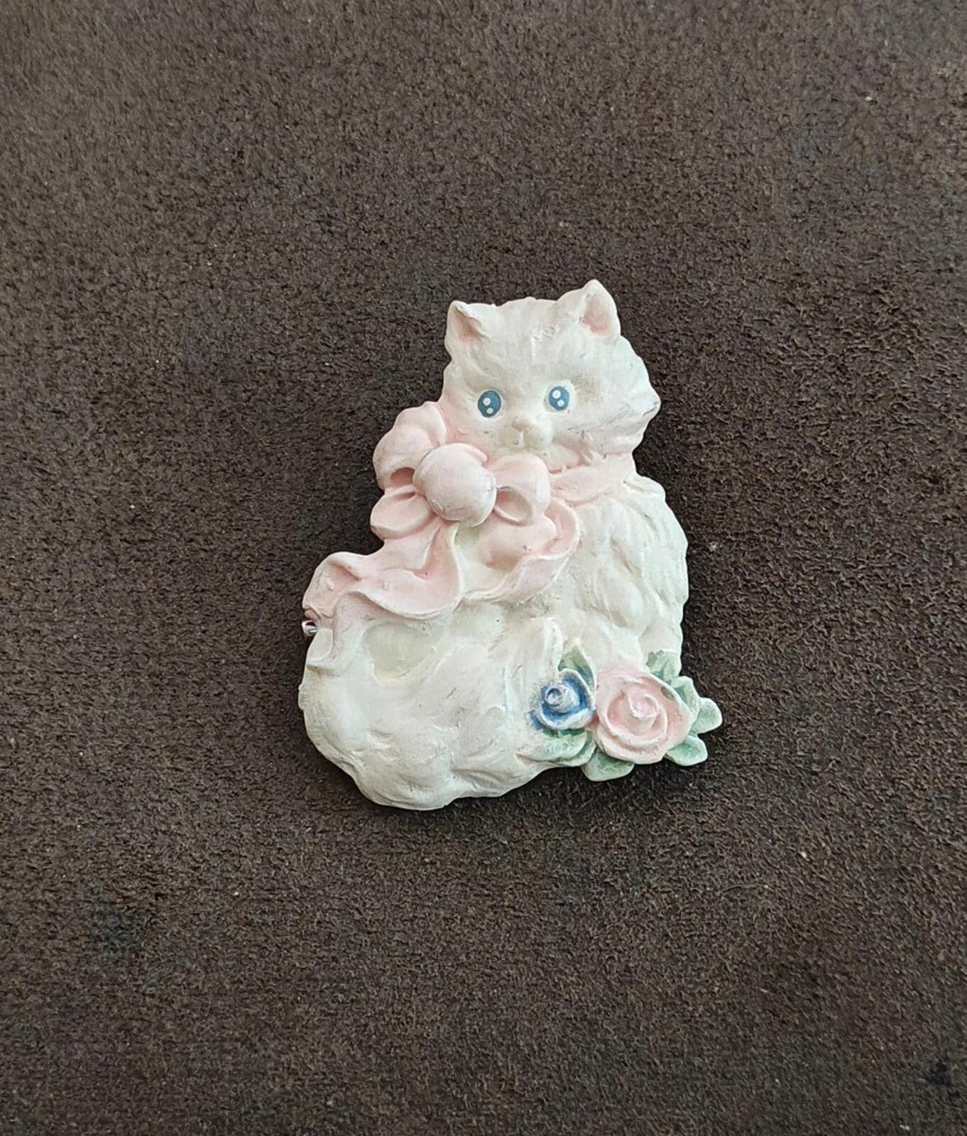 1990s Resin White Persian Cat Brooch