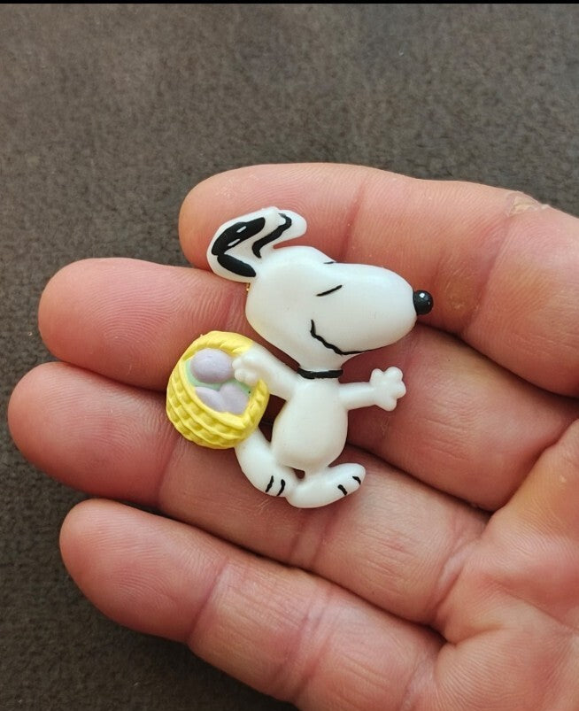 1990s Hallmark Peanuts Snoopy Easter Basket Brooch Pin