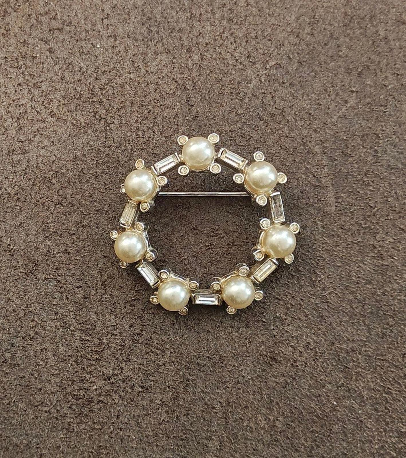 1960s Silver Tone With Faux Pearls Clear Rhinestones Circle Brooch Pin