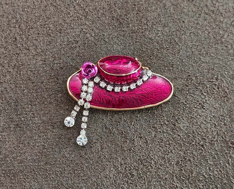 1990s Red Hat Society Gold Tone With Sparkling Rhinestones Enamel Brooch