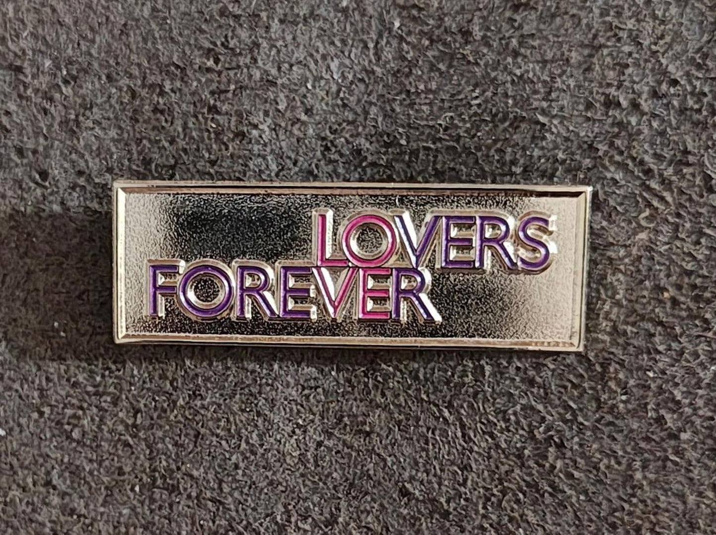 Nice Lovers Forever Gold Tone Pin