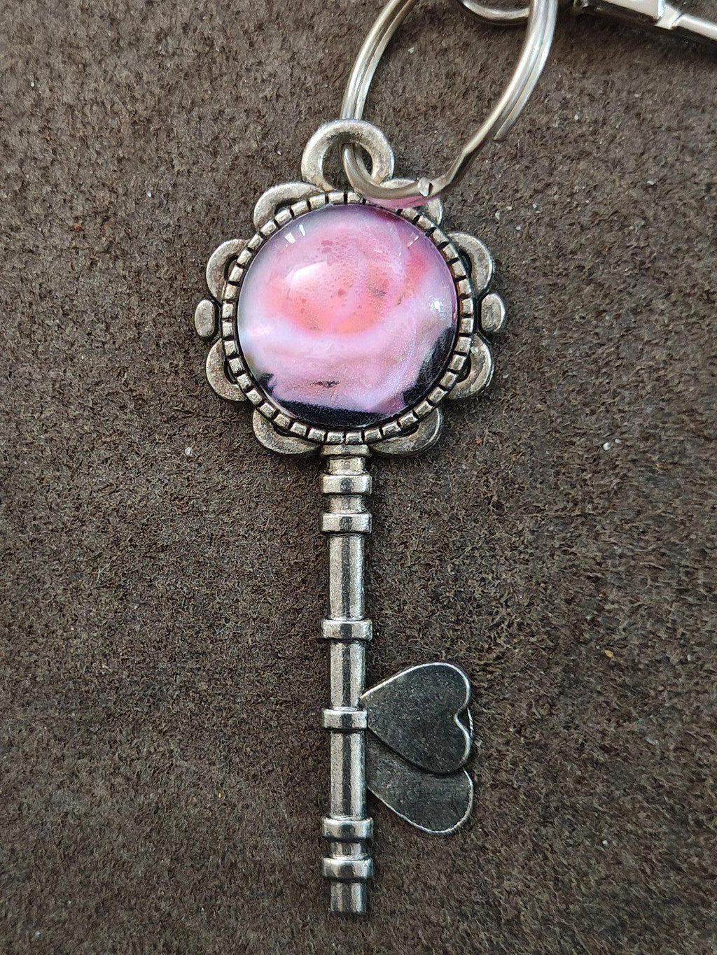 Vintage Style Skeleton Key Keychain With a Pink and White Rose Cabochon Pendant