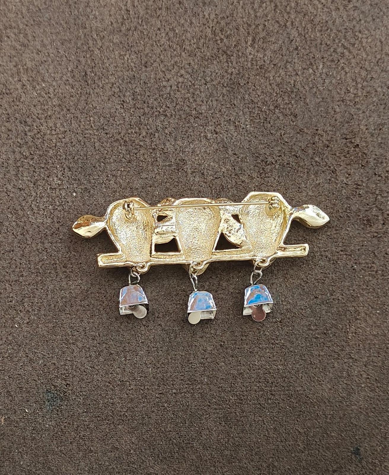 1980s Signed AJC Three Cow Head With Dangling Silver Tone Bells Brooch
