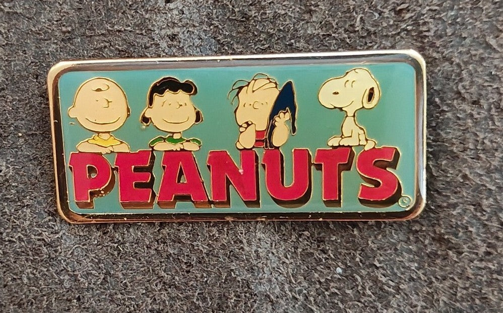 1980s Peanuts Snoopy Charlie Brown Lucy Linus Pin