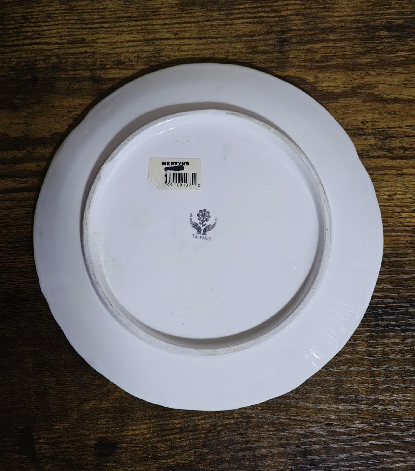 1970s S E Taiwan Ceramics 3D Embossed White Bunny Rabbit Plate
