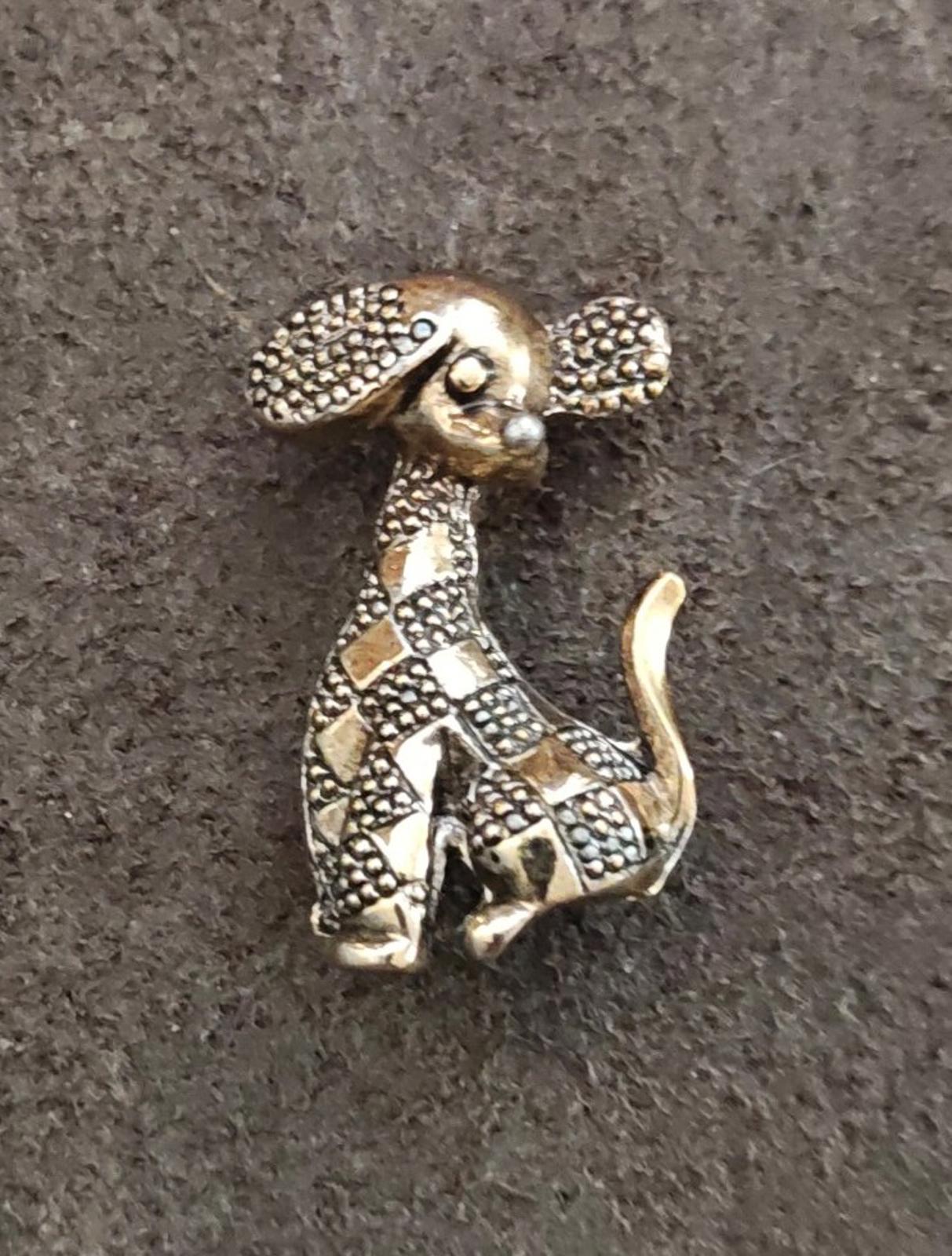 1950s/60s Textured Gold Tone Patchwork Dog Brooch