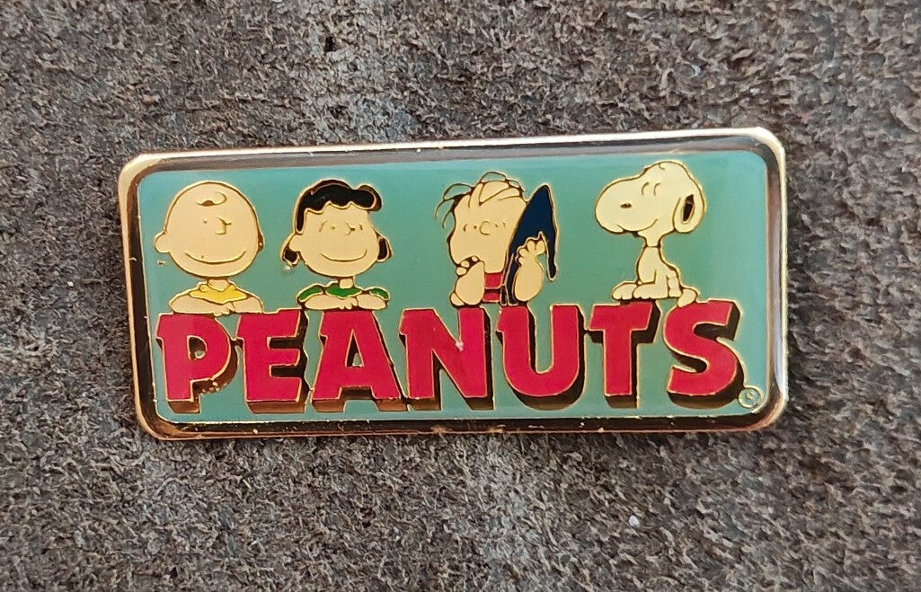1980s Peanuts Snoopy Charlie Brown Lucy Linus Pin