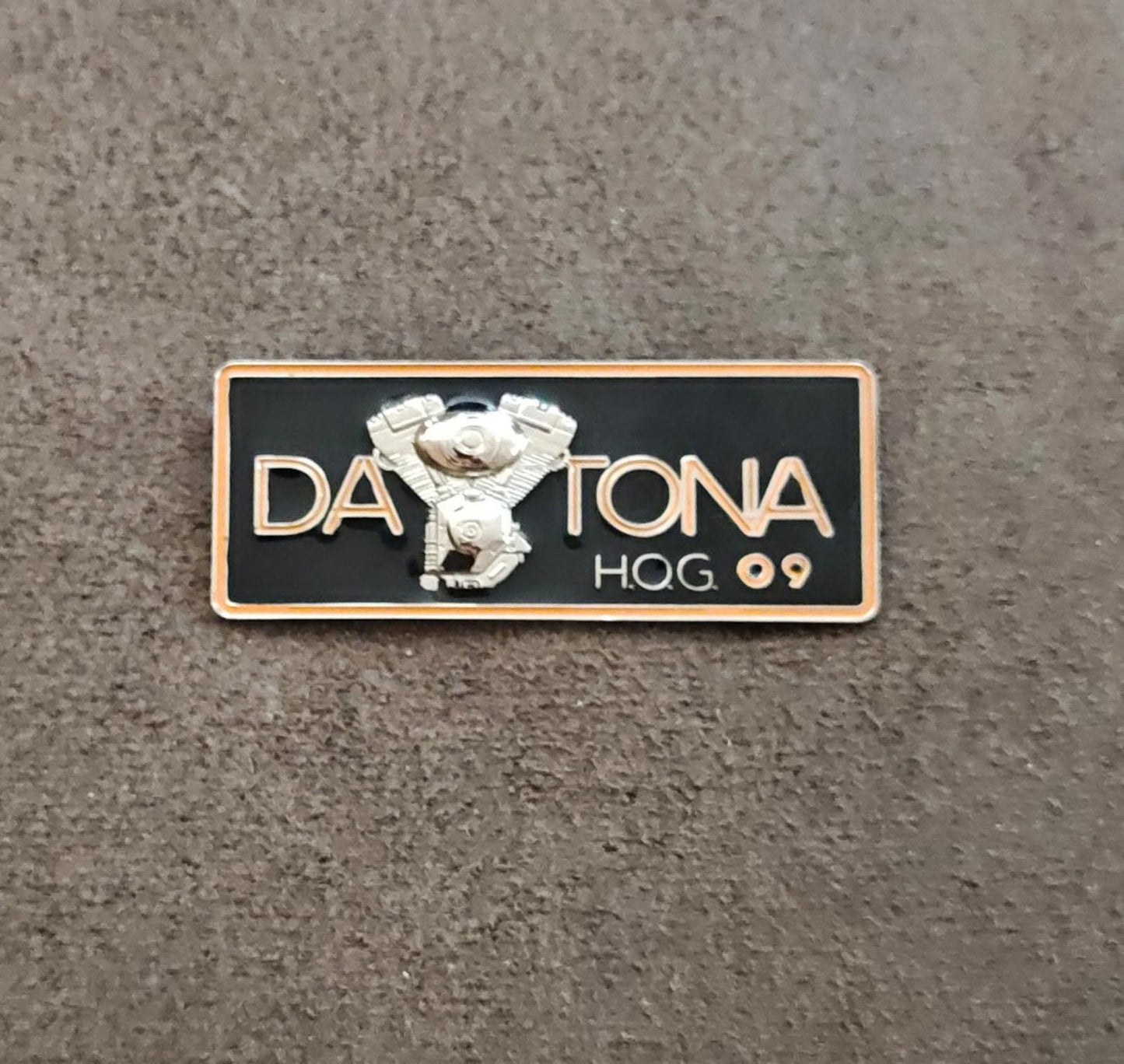 2009 Harley-Davidson Owners Group (H.O.G.) Daytona Silver Tone Enamel Pin