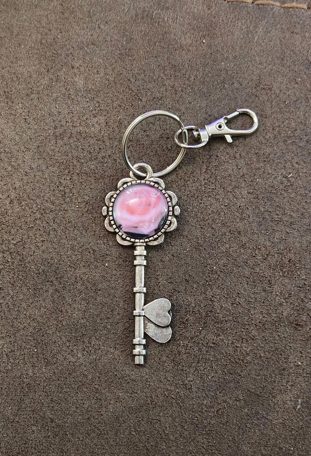 Vintage Style Skeleton Key Keychain With a Pink and White Rose Cabochon Pendant
