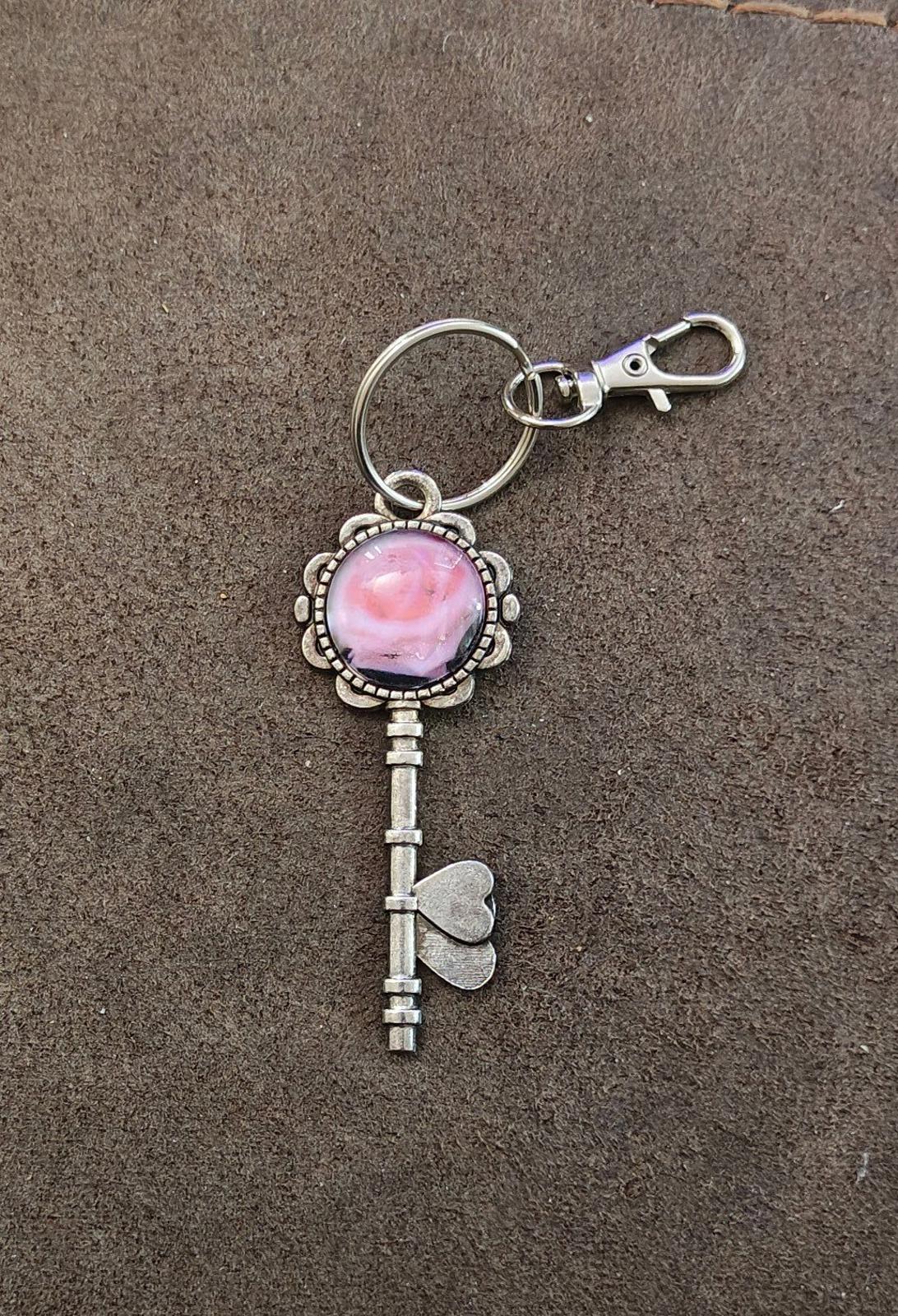 Vintage Style Skeleton Key Keychain With a Pink and White Rose Cabochon Pendant