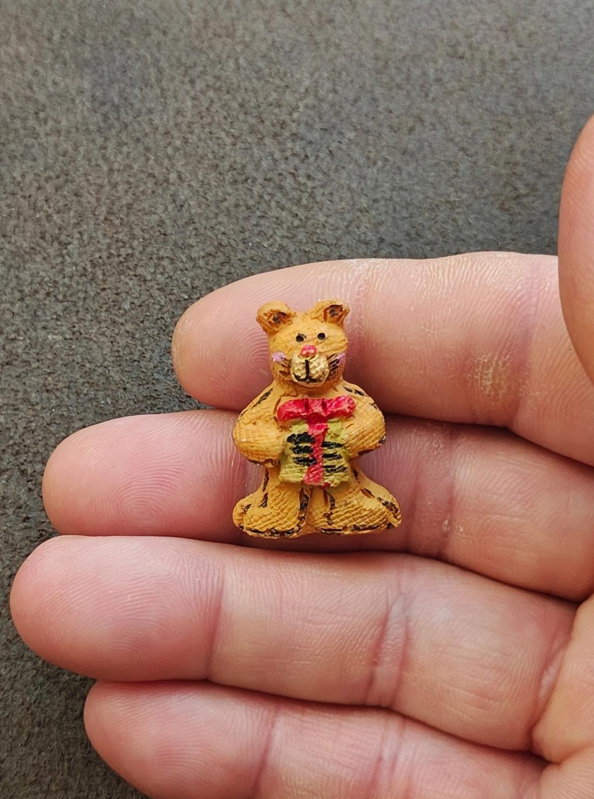 1980s Handpainted Textured Cat Holding a Christmas Present Brooch