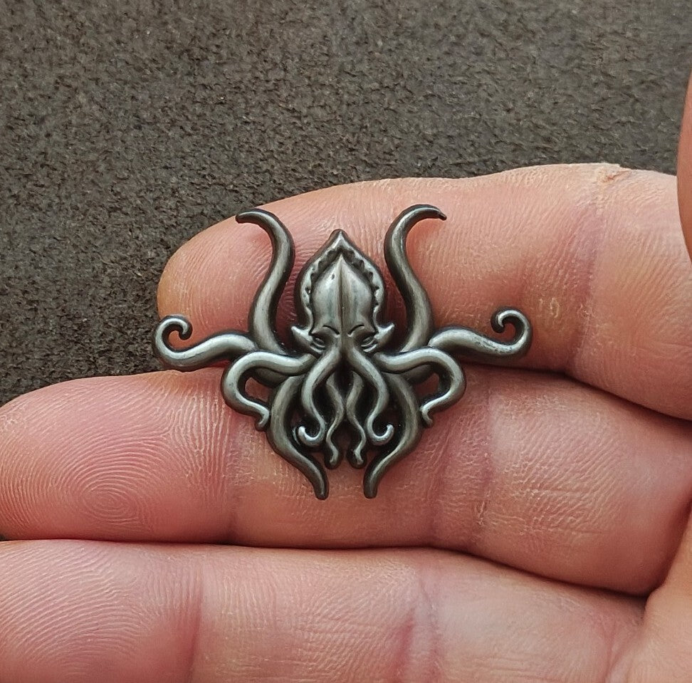 Pinsanity H.P. Lovecraft Cthulhu Antiqued Silver Tone Pin.