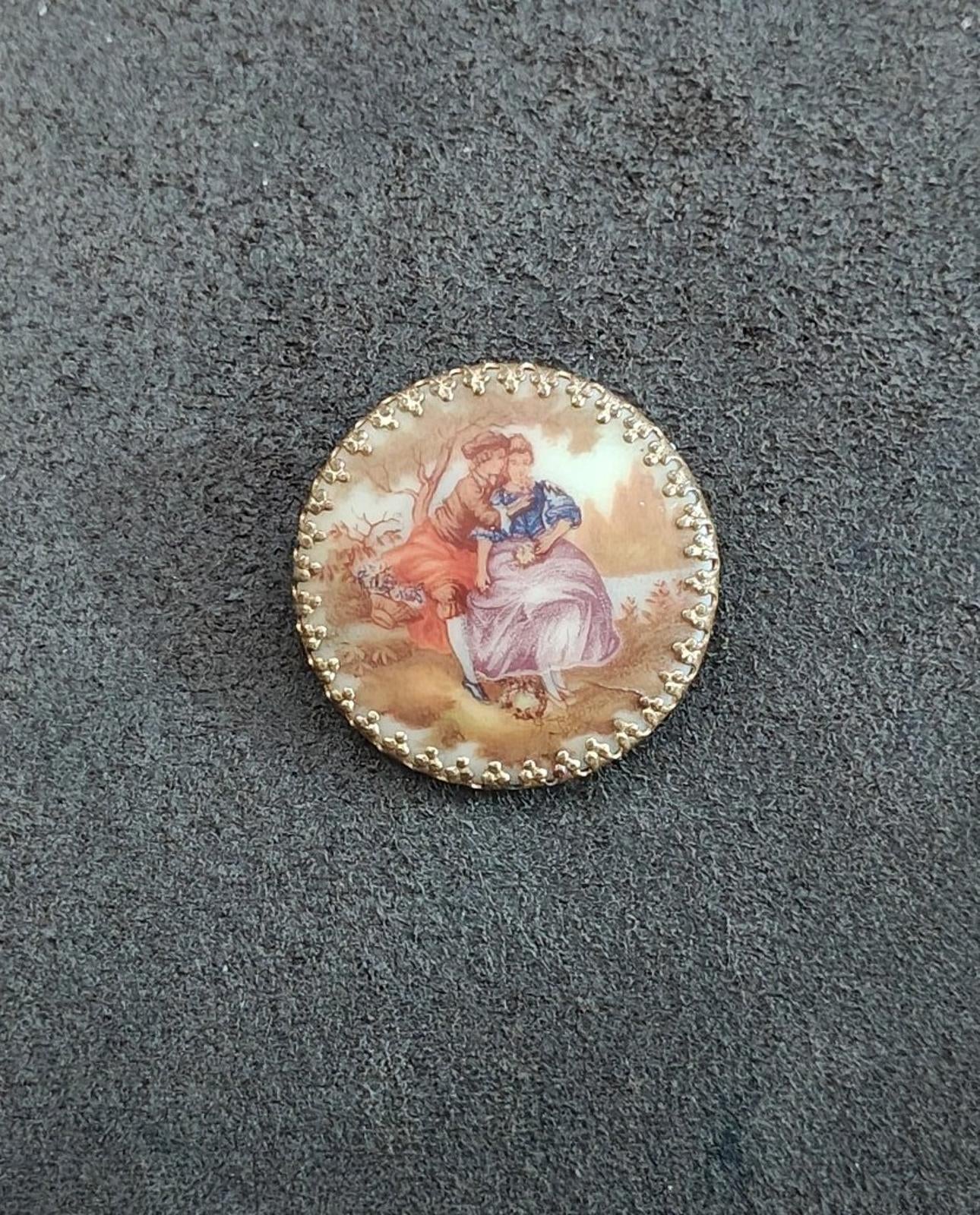 70s Fragonard Porcelain Cameo Brooch Showing a Romantic Courting Scene