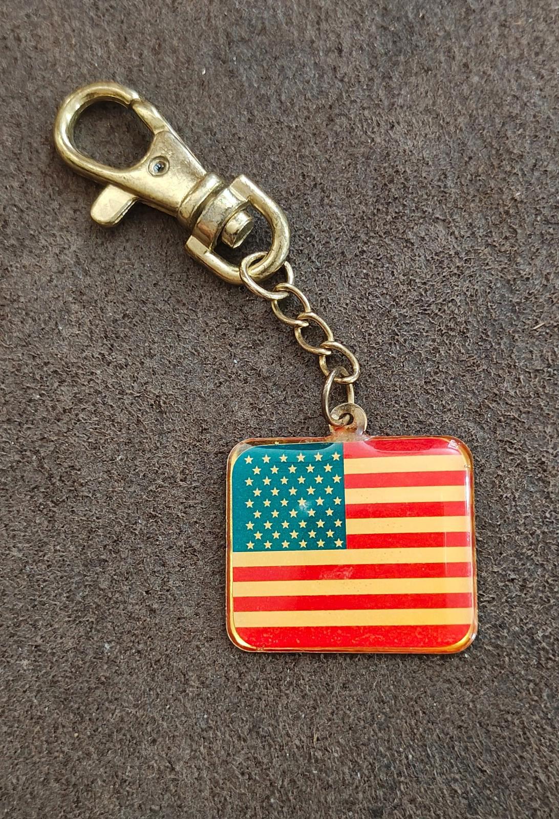 1980's Patriotic American Flag Gold Tone Keychain