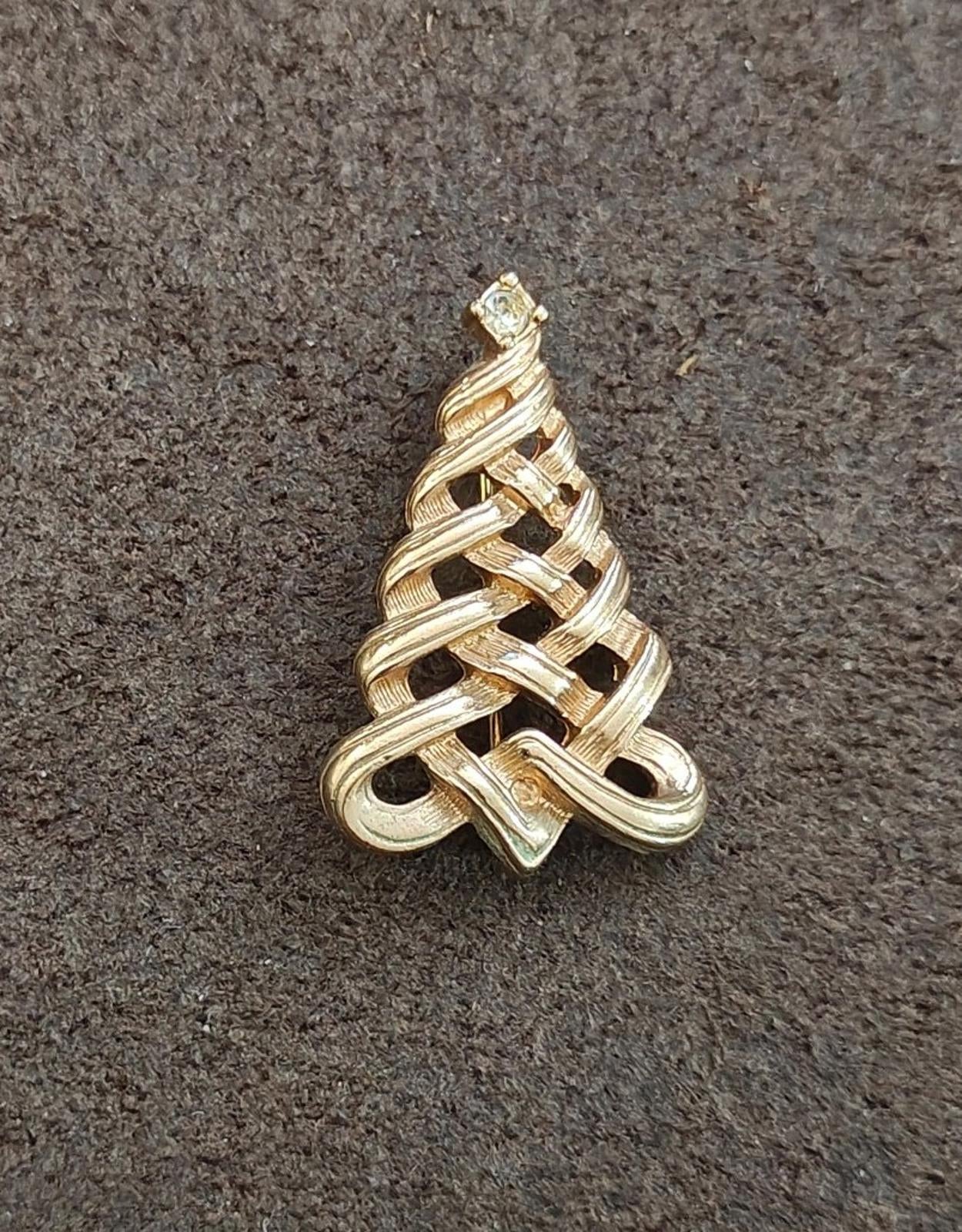 1980s Signed Avon Christmas Tree Gold Tone With Rhinestone Brooch
